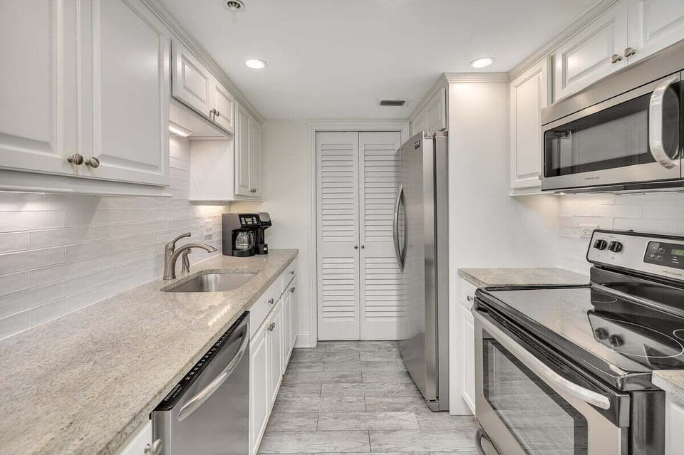 Beach Club 323 - Updated Kitchen