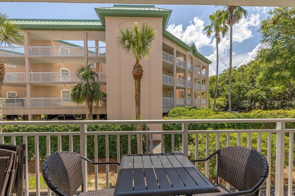 Beach Club 138 - Private Balcony