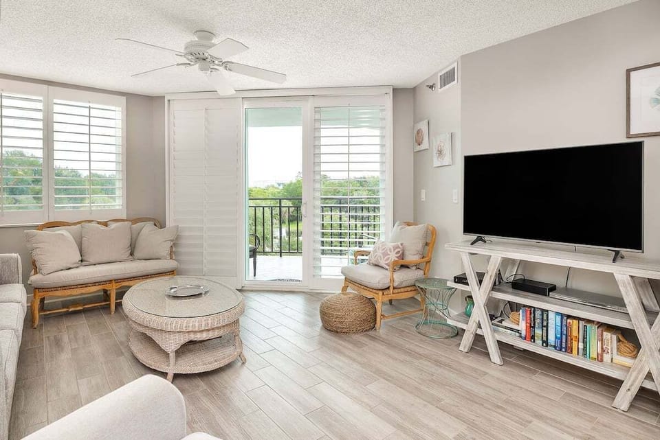 North Breakers 403 - Living room with patio access