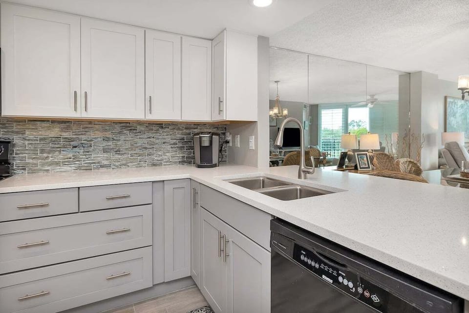 North Breakers 403 - Kitchen with stainless appliances