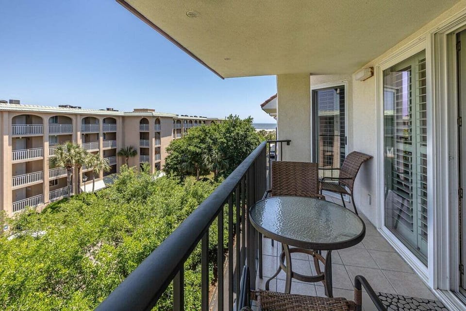Beach Club 403 - Private Balcony