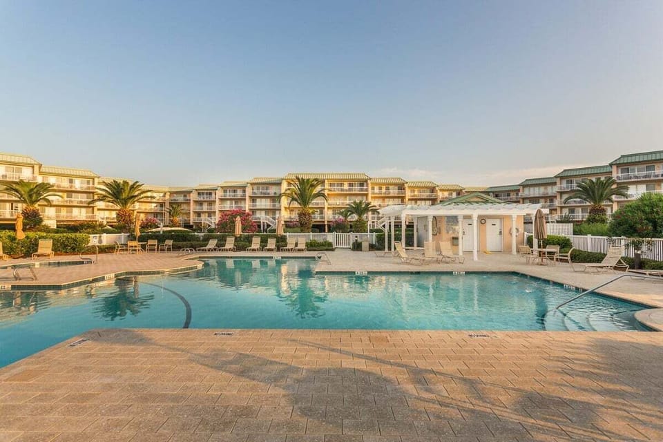 Saint Simons Grand Pool