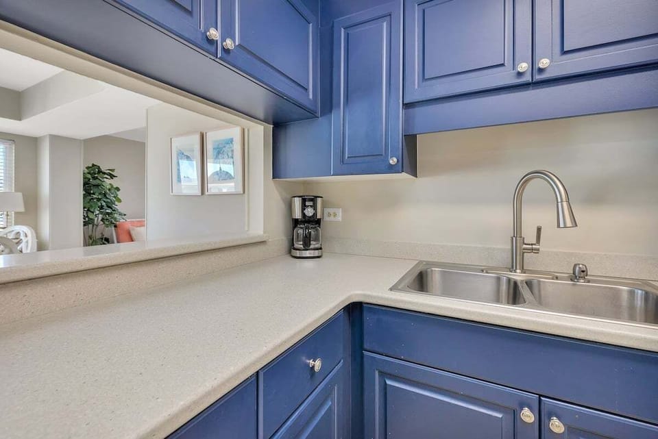 Beach Club 409 - Kitchen