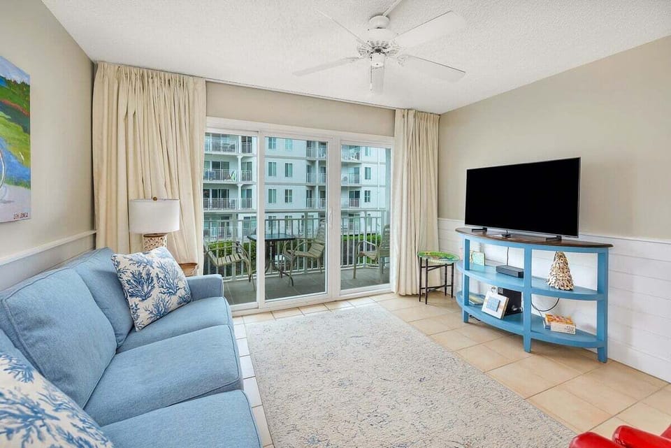 Beach Club 214 - Living Space