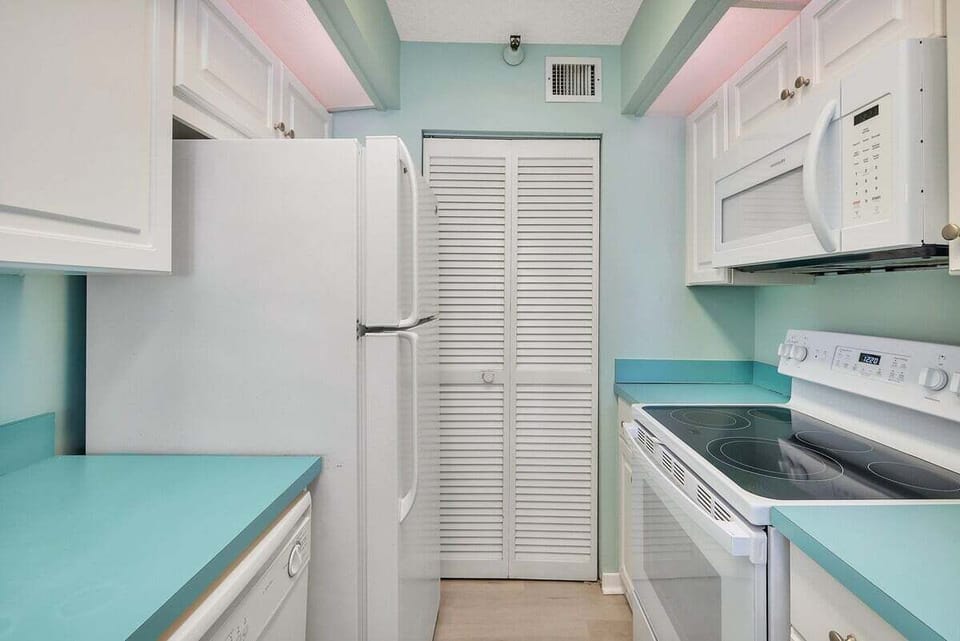 Beach Club 209 - Kitchen