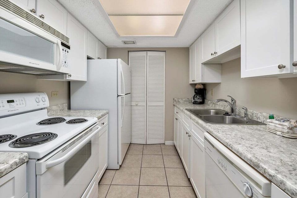 Beach Club 234 -  Kitchen