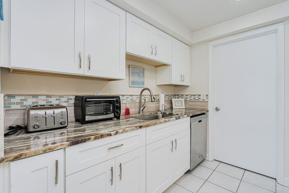 Fully stocked and remodeled kitchen!