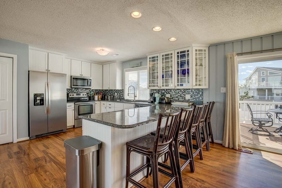 Top-Level Kitchen with Bar (seats 5)