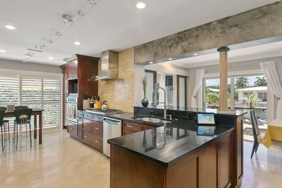 Fully equipped kitchen.