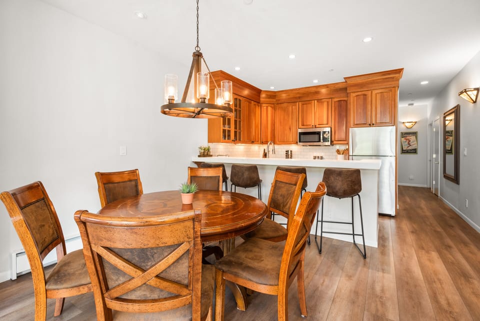 Dining room table, 6 chairs and 4 bar stools