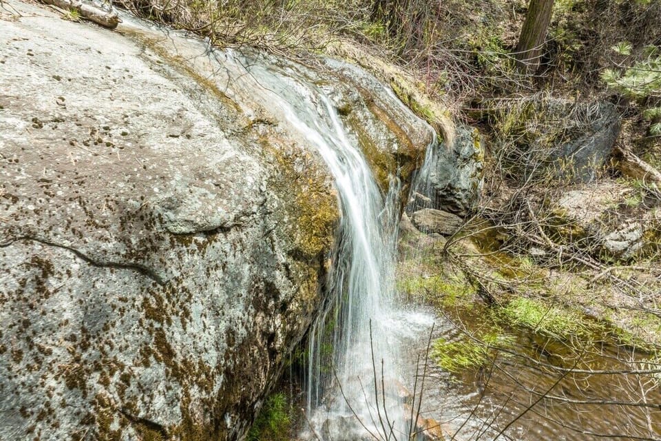 Waterfall Lodge features one of the most beautiful natural waterfalls in Shaver Lake.