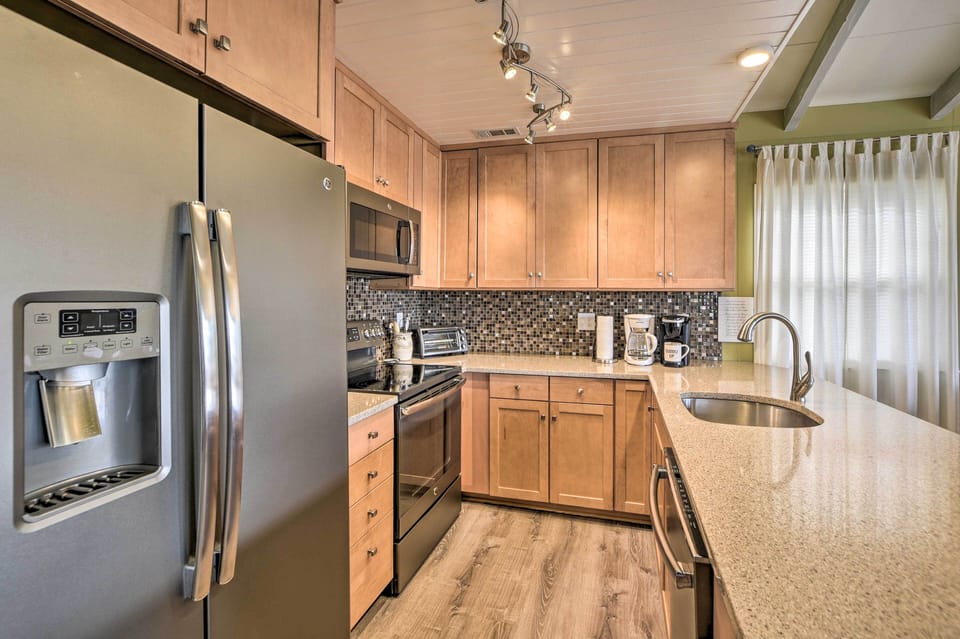 Fully Equipped Kitchen | Complimentary Spices | Breakfast Bar
