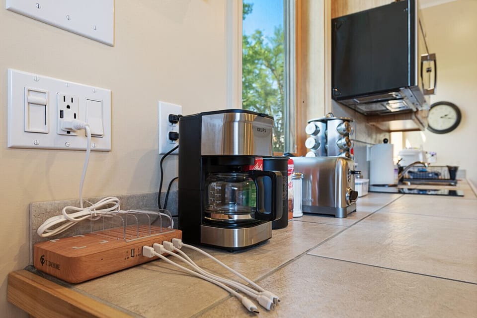 Lovely kitchen space with complimentary locally roasted Sorbenots Coffee