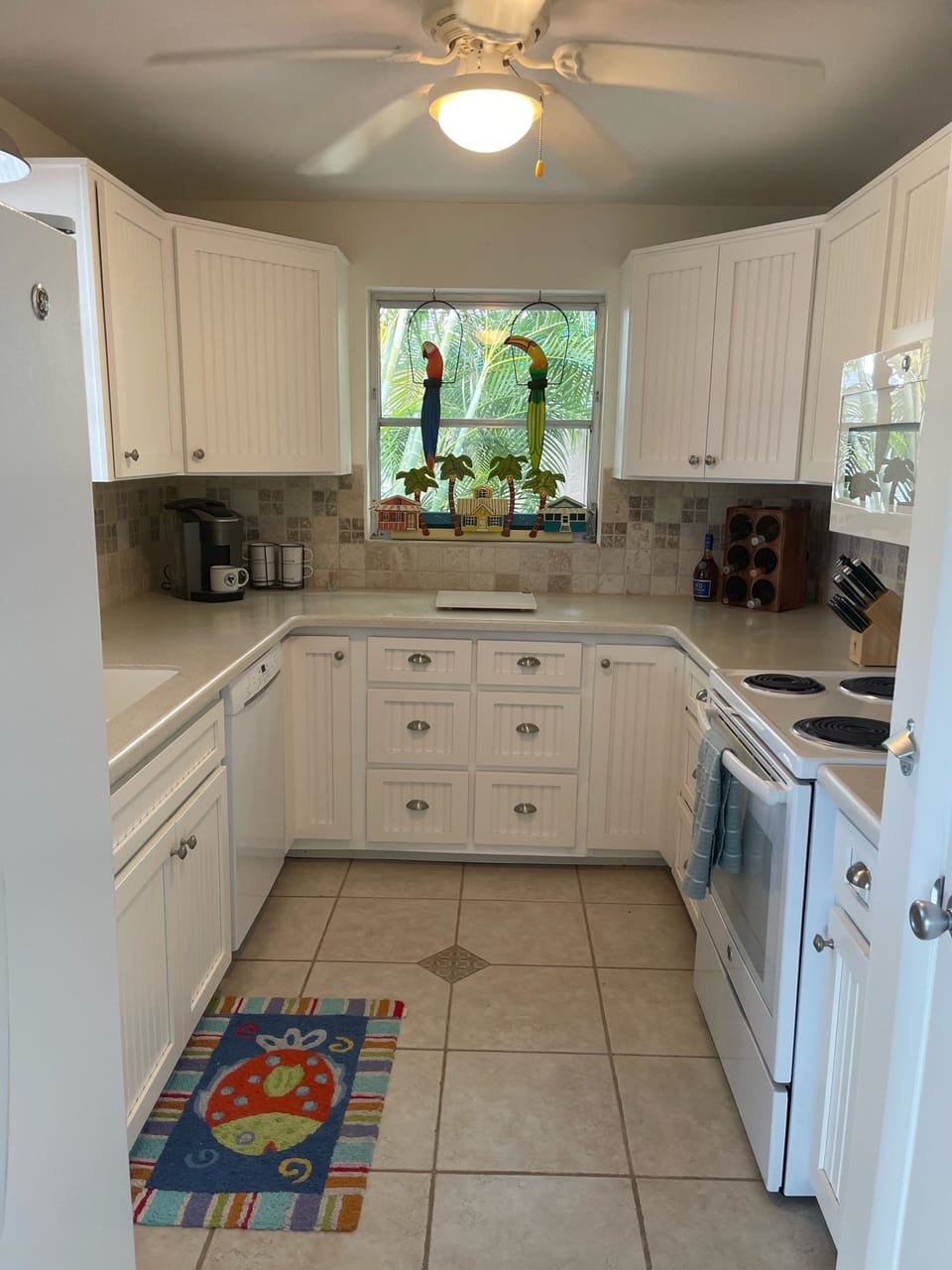 Spotless fully equipped kitchen…can You ask for more?