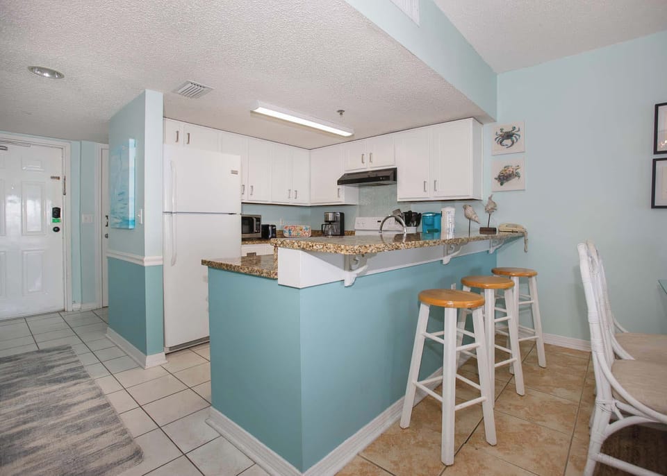 Kitchen Bar Area