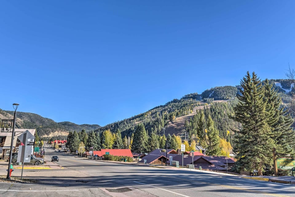 Main Street | Walk to Bars, Dining & Dancing!