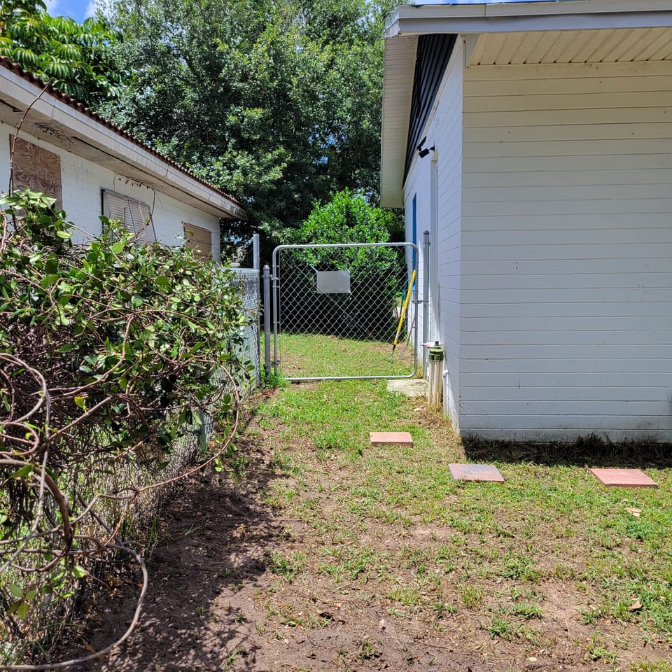 fully gate backyard