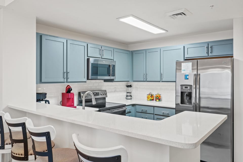 Kitchen with Breakfast Bar
