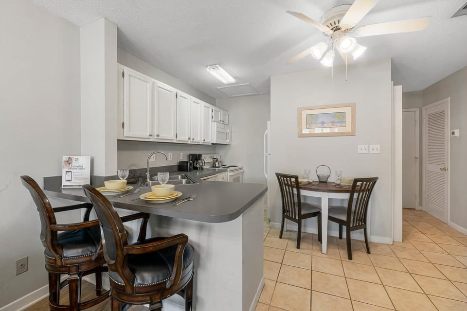 Kitchen with Breakfast Bar