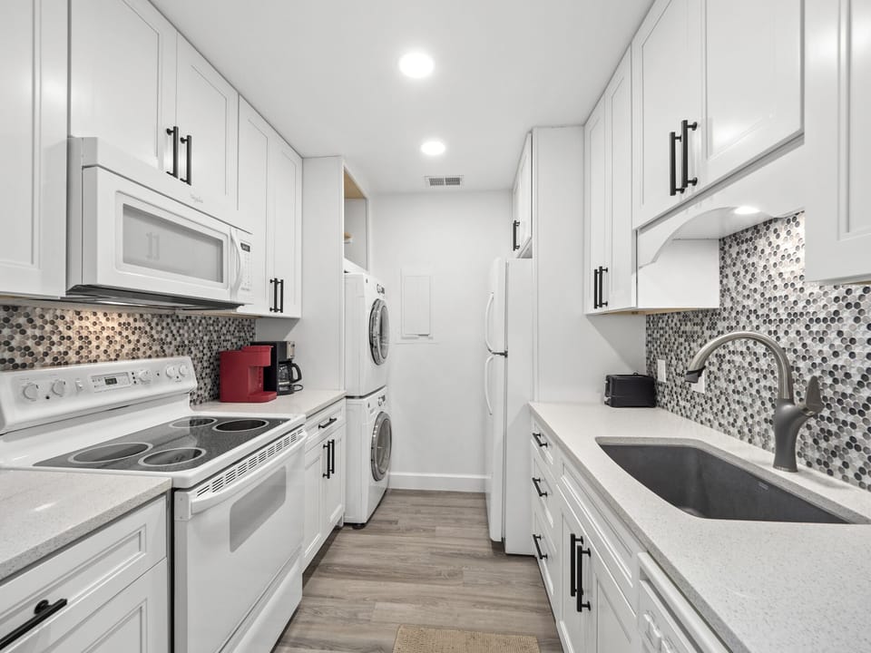 2380 Lighthouse Tennis | Kitchen - 2380 Lighthouse Tennis | Kitchen