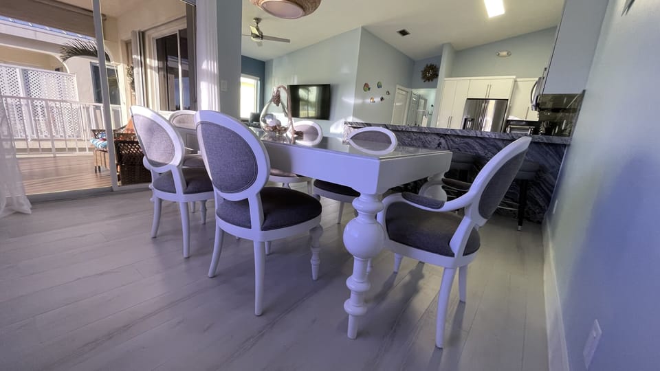 Six sitter dining table 