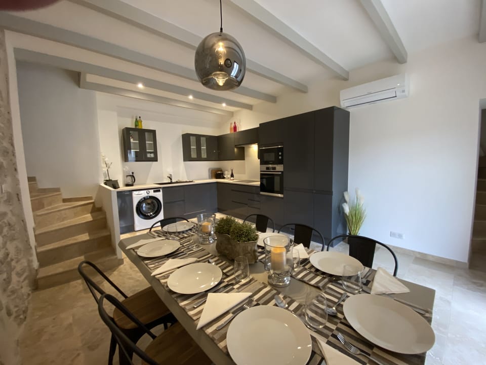 Dining kitchen