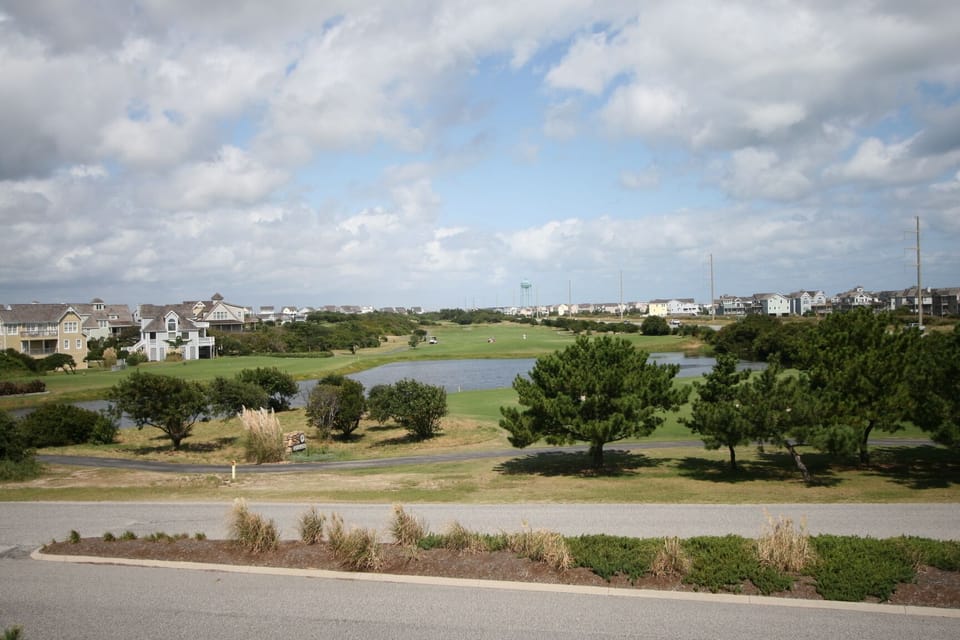 B01: Lauren Lee | Golf Course View