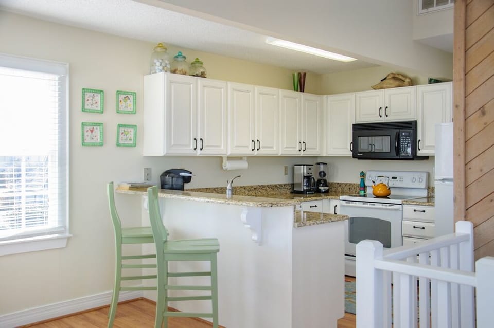 B01: Lauren Lee | Top Level Kitchen