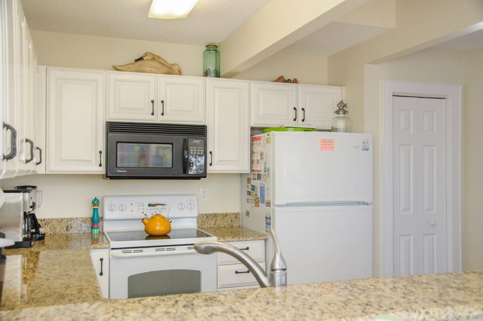 B01: Lauren Lee | Top Level Kitchen