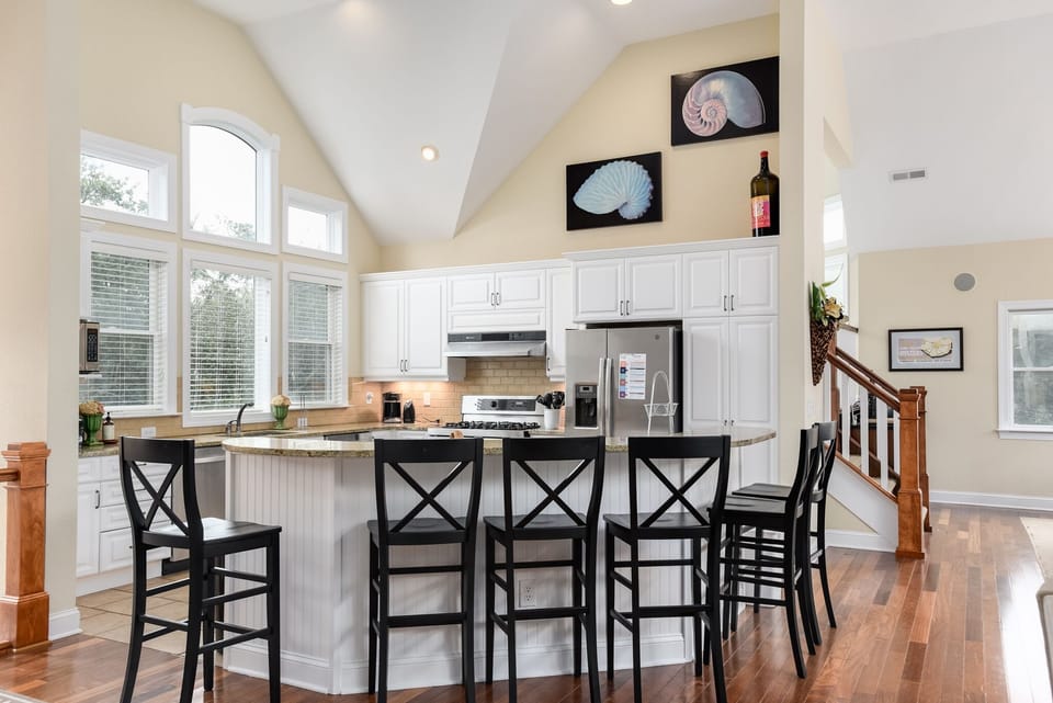 CC142: 8th And Sound | Top Level Kitchen