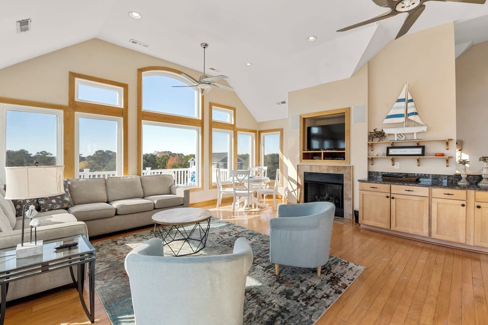 CC230: A Shore Thing | Top Level Living Area