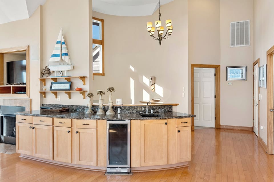 CC230: A Shore Thing | Top Level Living Area w/ Wet Bar