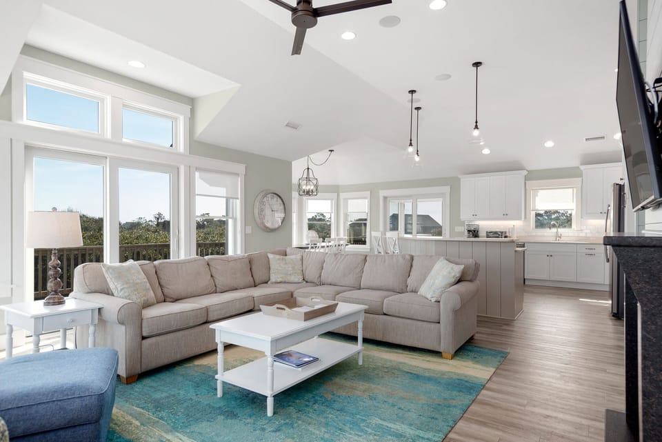 DU904: Sandy Duck | Top Level Living Area