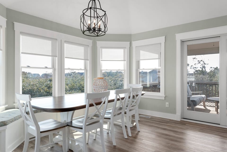 DU904: Sandy Duck | Top Level Dining Area