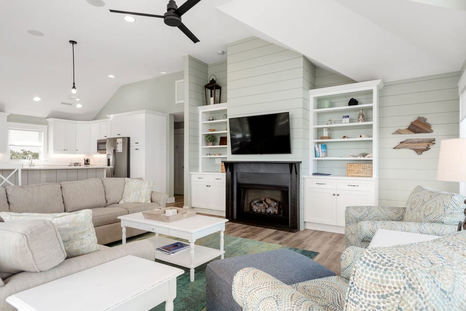 DU904: Sandy Duck | Top Level Living Area