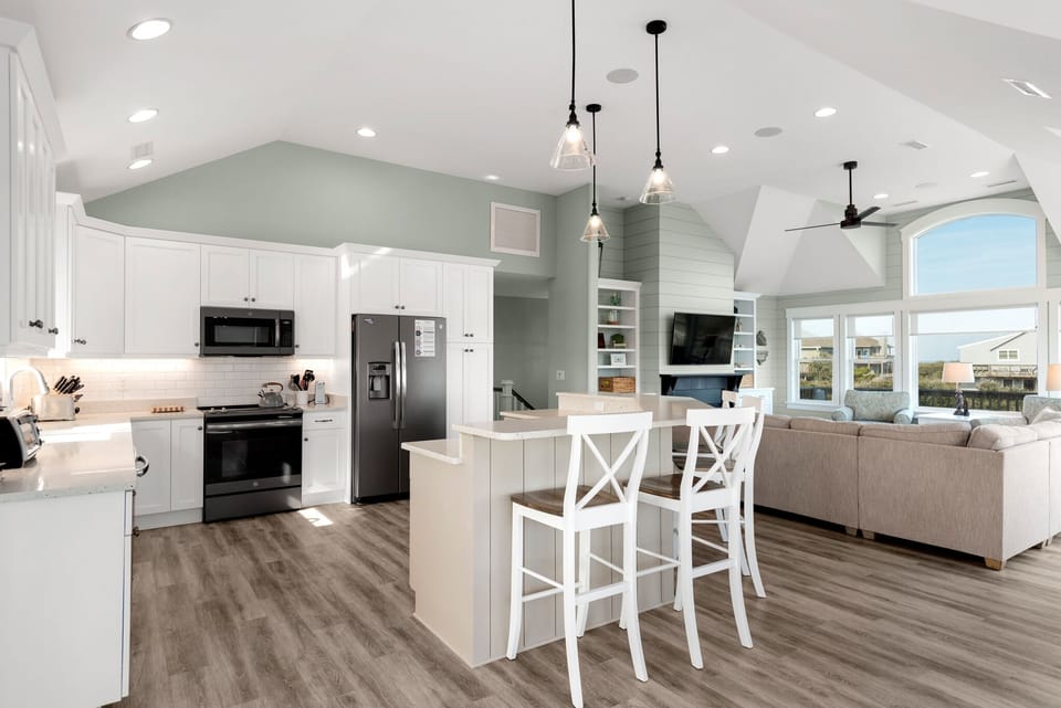 DU904: Sandy Duck | Top Level Living Area and Kitchen