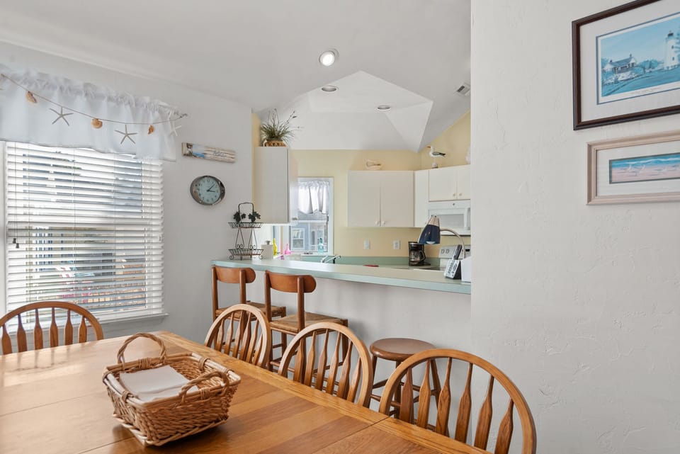 M861: Treasured Dreams | Top Level Dining Area and Kitchen