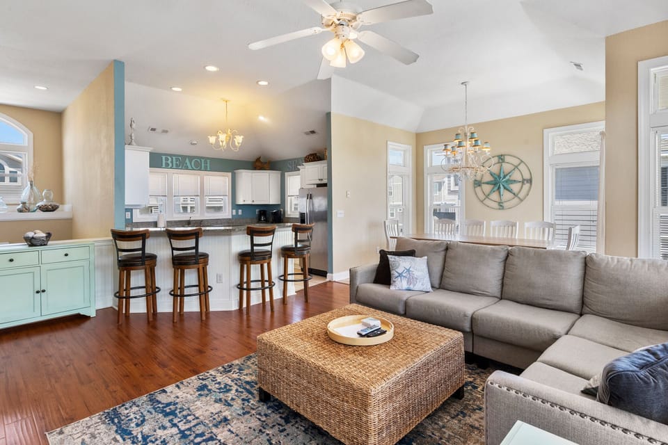 OSO11: Craba-Cabana | Top Level Living Area