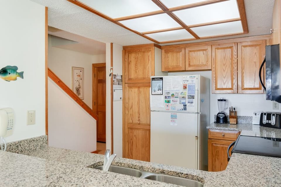 QE1: Shoenthal | Mid Level Kitchen