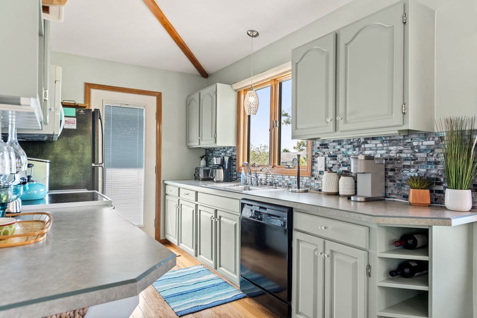 SH42: 3 Weeks On The Shores l Top Level Kitchen