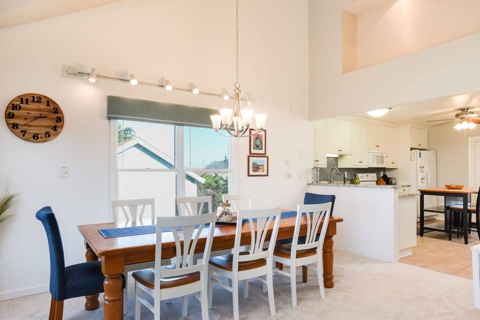 SR409: Finn Tales | Top Level Dining Area