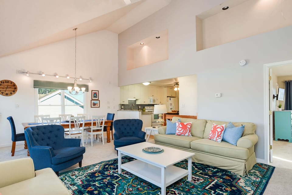 SR409: Finn Tales | Top Level Living Area