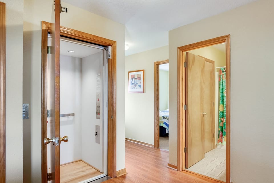 SS11: Just Wright | Mid Level Elevator Access