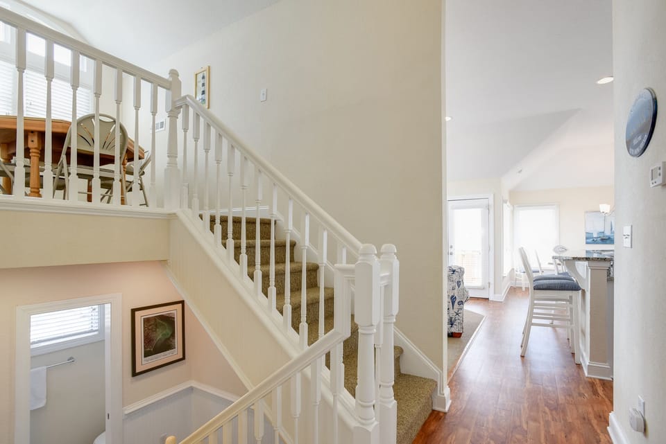 SV10: The Sandcastle By The Sea | Top Level Loft