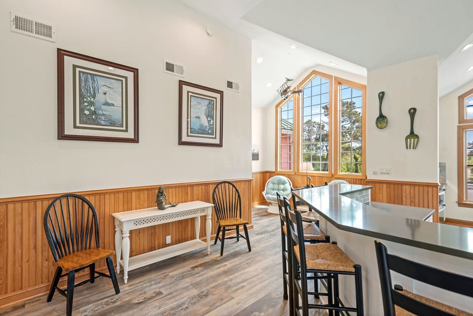 VOH50: Joyful Sound | Top Level Kitchen and Sitting Area