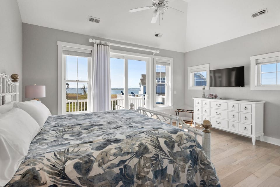 CC416: Summer Love | Top Level Bedroom 6