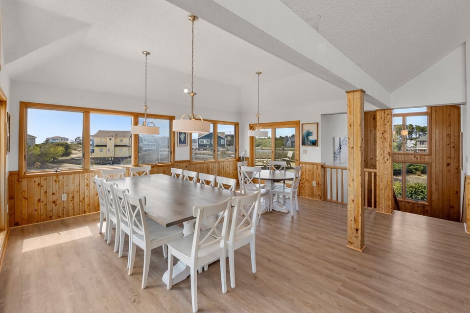 OH97: The Wheelhouse | Top Level Dining Area