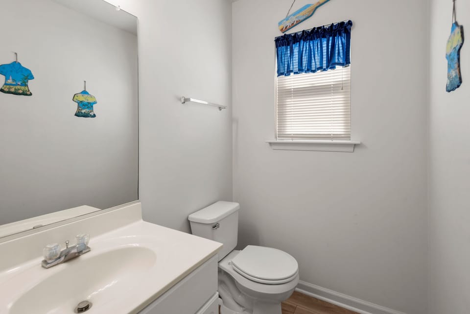 DR28: Crabby Patty | Top Level Half Bath