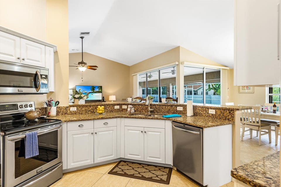The fully-equipped kitchen