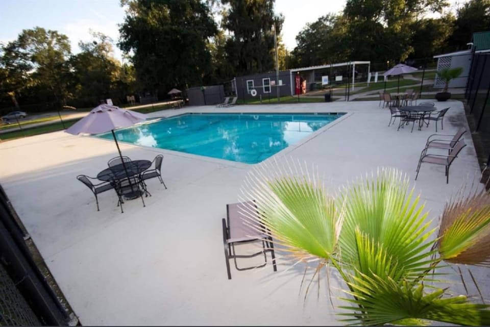 1/3 Pools(closest pool is a 5min walk and is 18yo+; other pools are 10min drive)